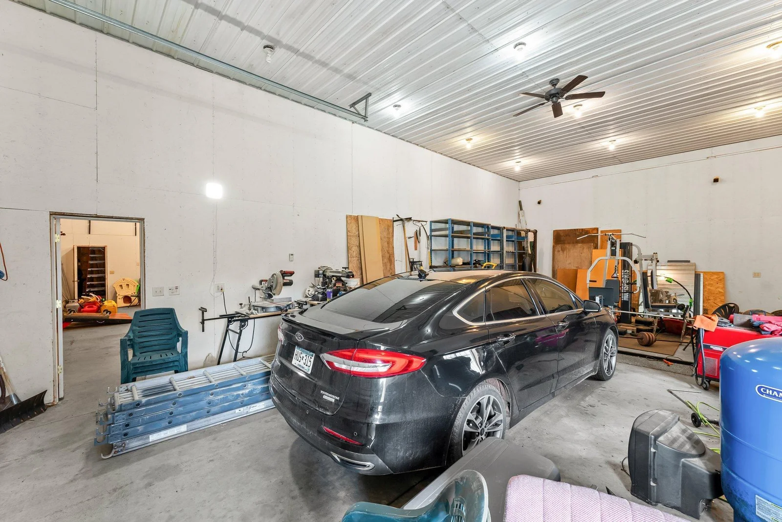 Detached garage!
