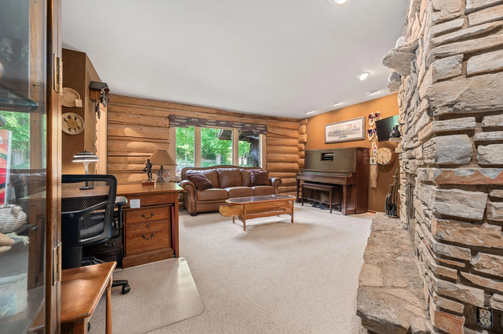 Main floor office/den