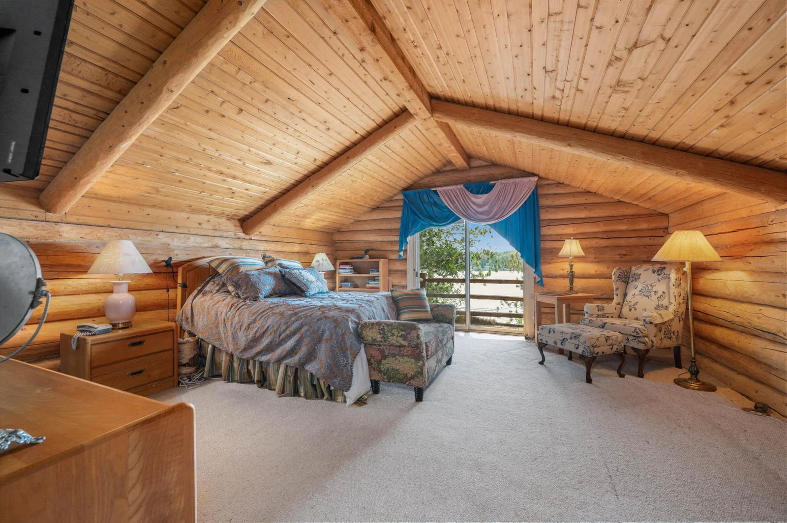 Upper level Primary bedroom