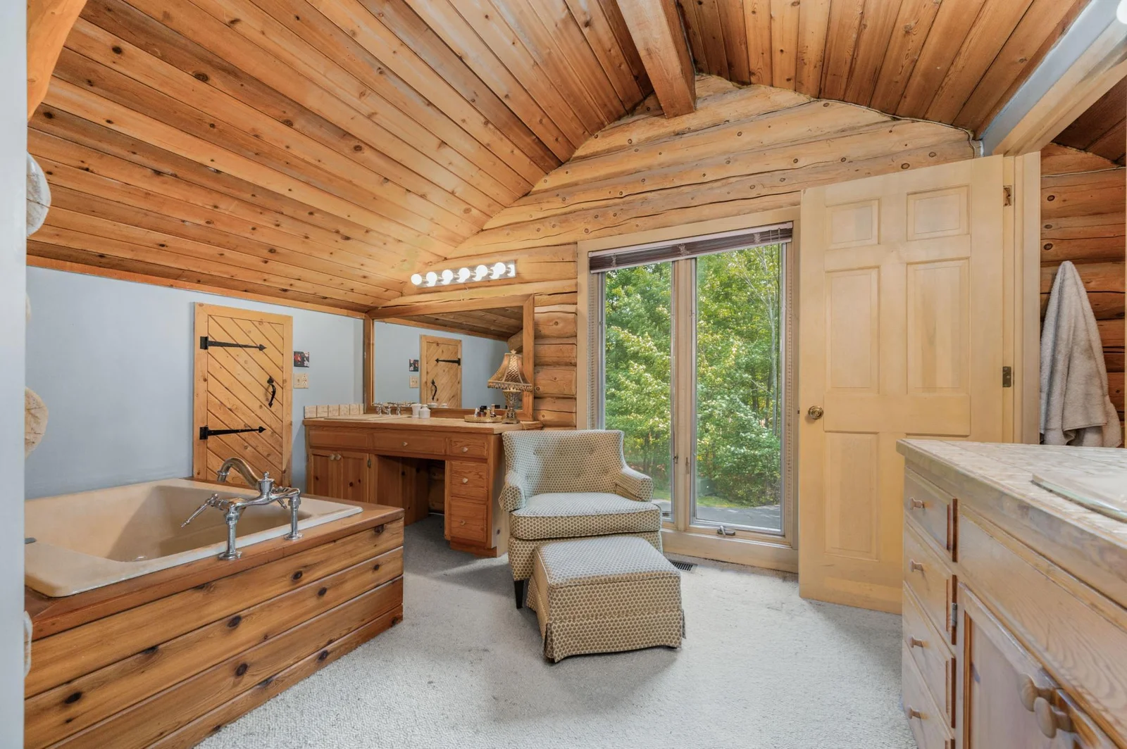 Upper level Primary full bathroom