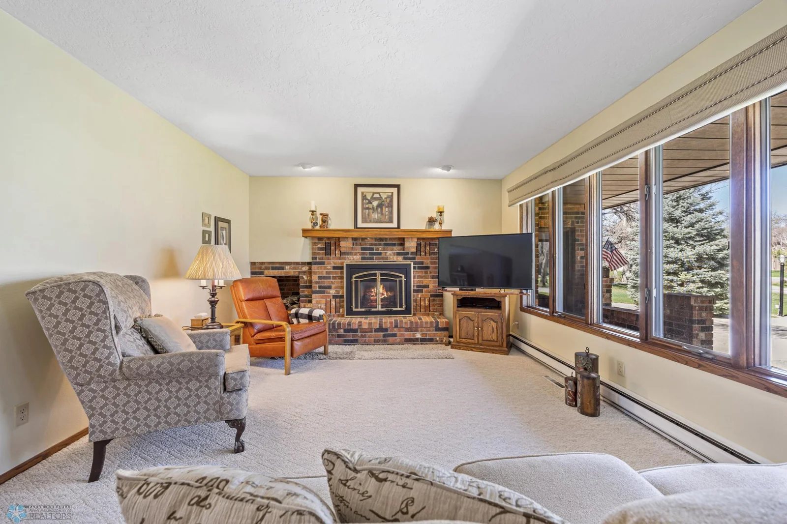 Living Room | Gas Fireplace