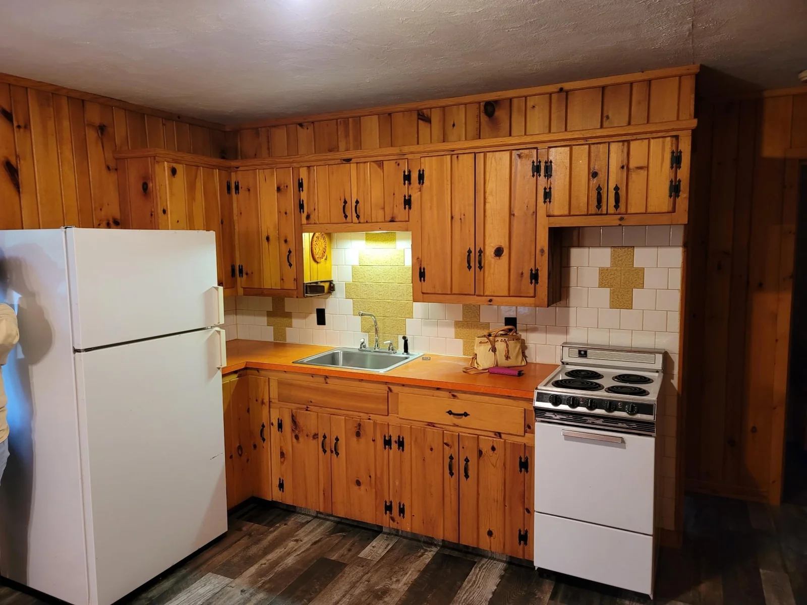 Can be sold fully furnished!