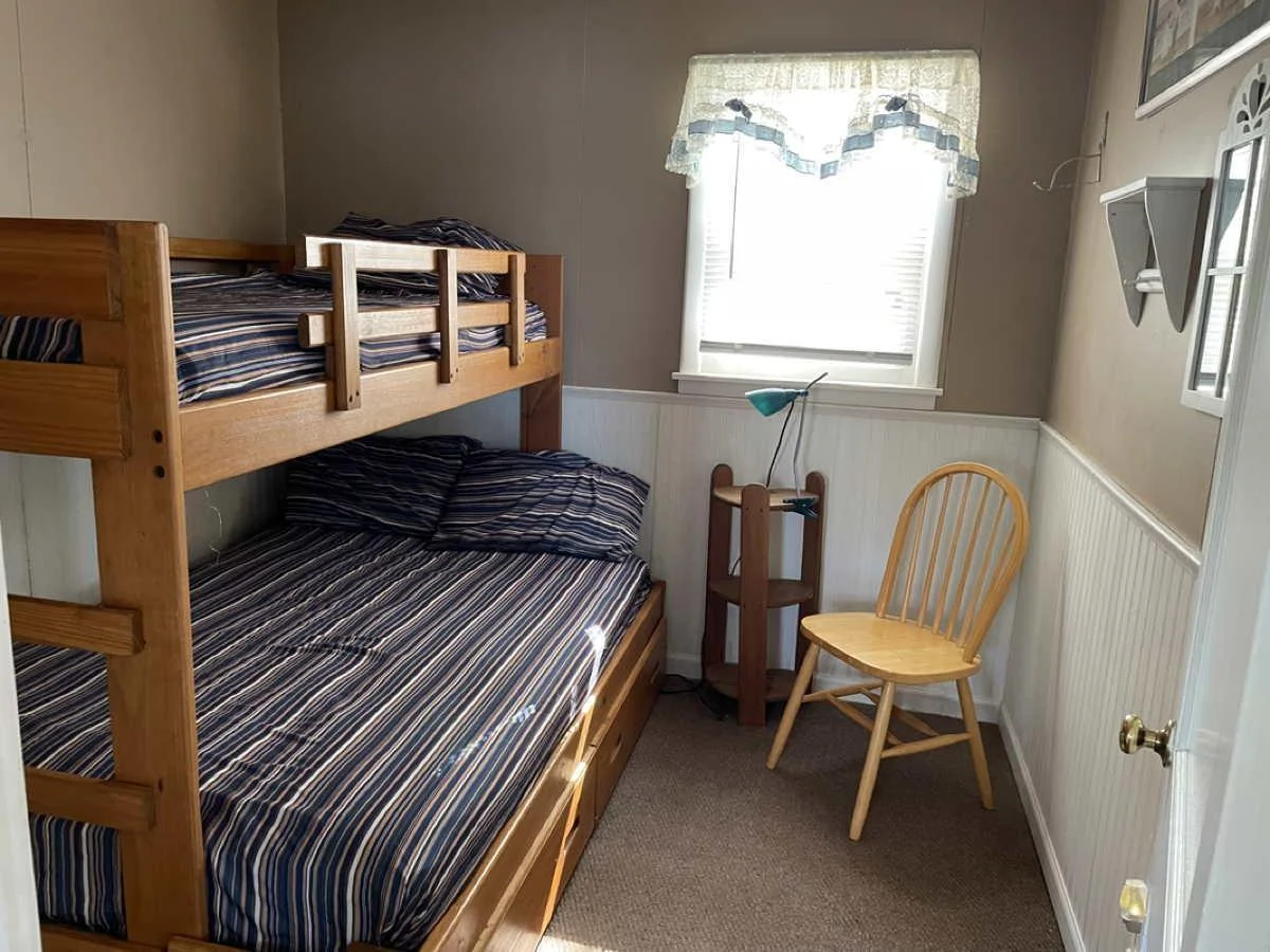 34 Winterhaven #3 bed 2.jpg