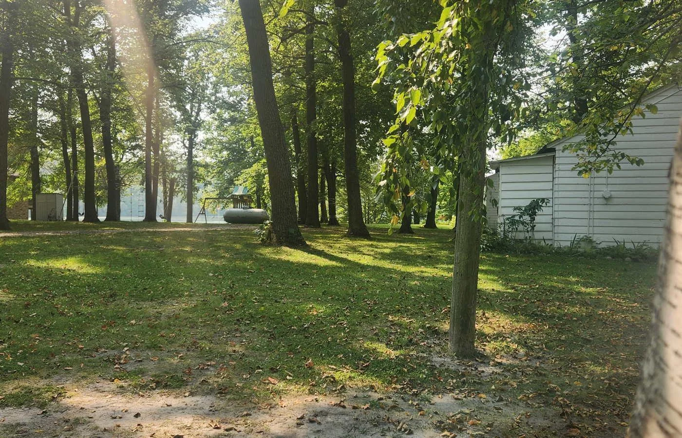 48 Winterhaven yard.jpg