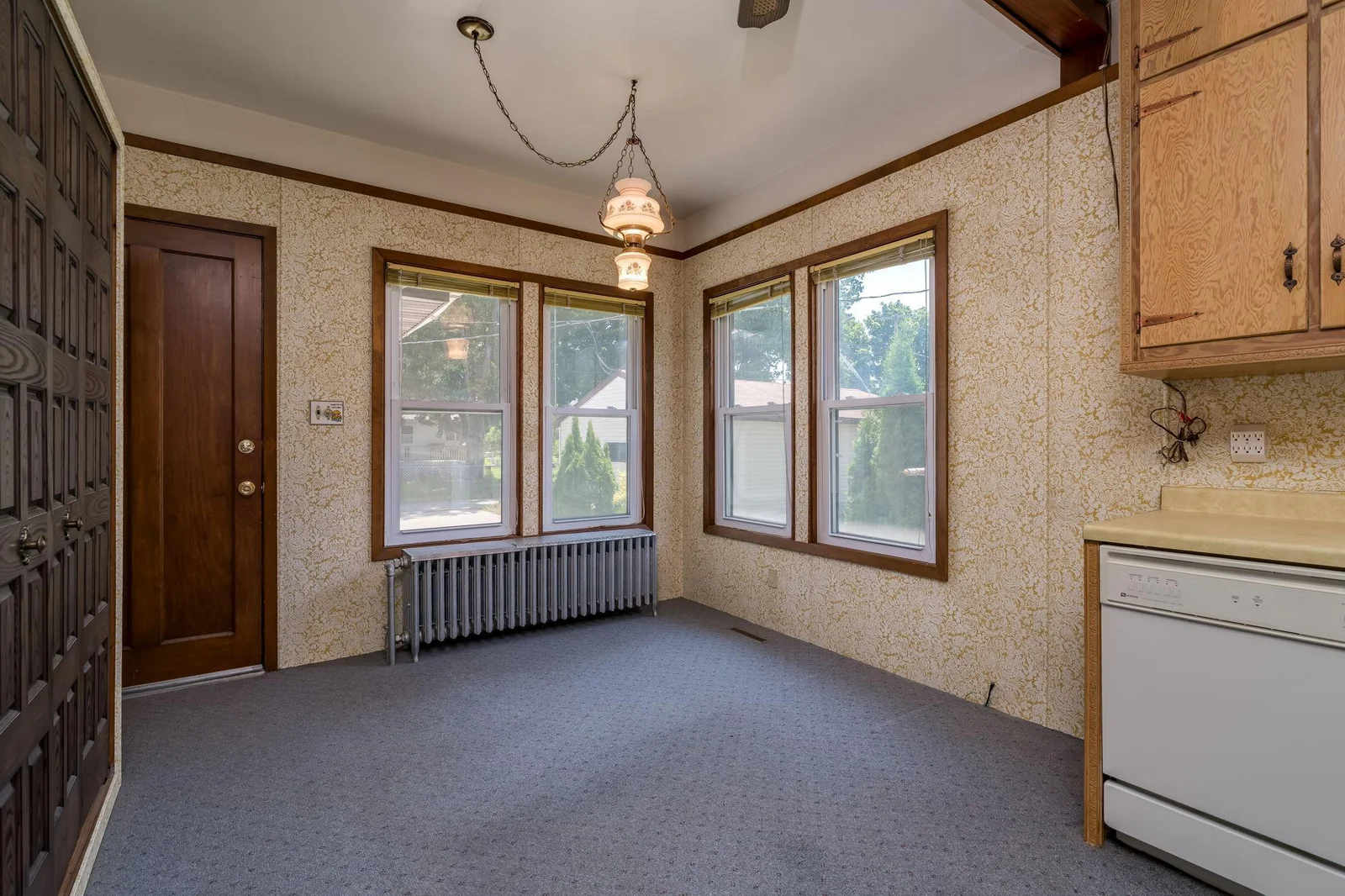 Eat-in dining area