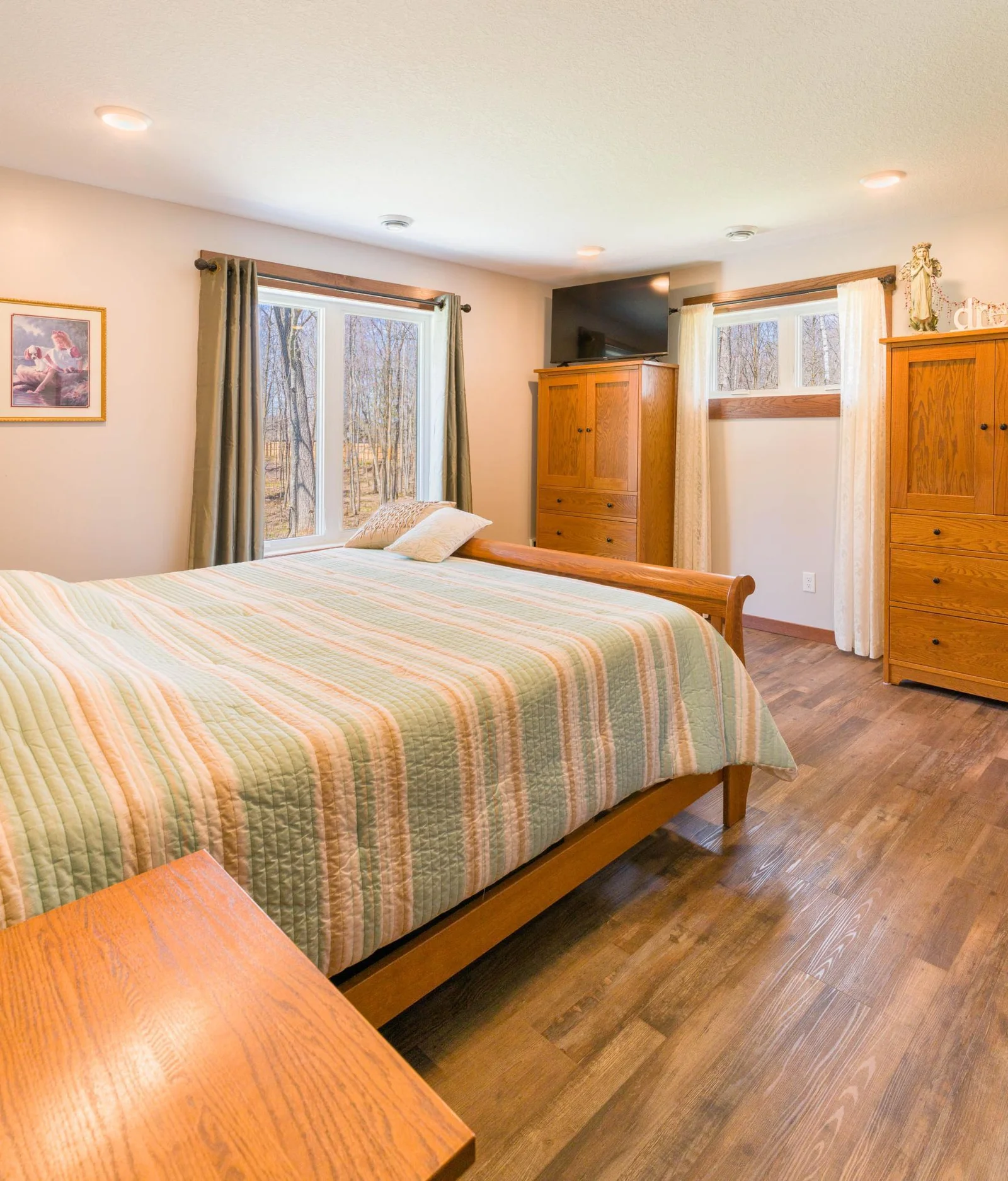 Primary bedroom with Walk-In Closet