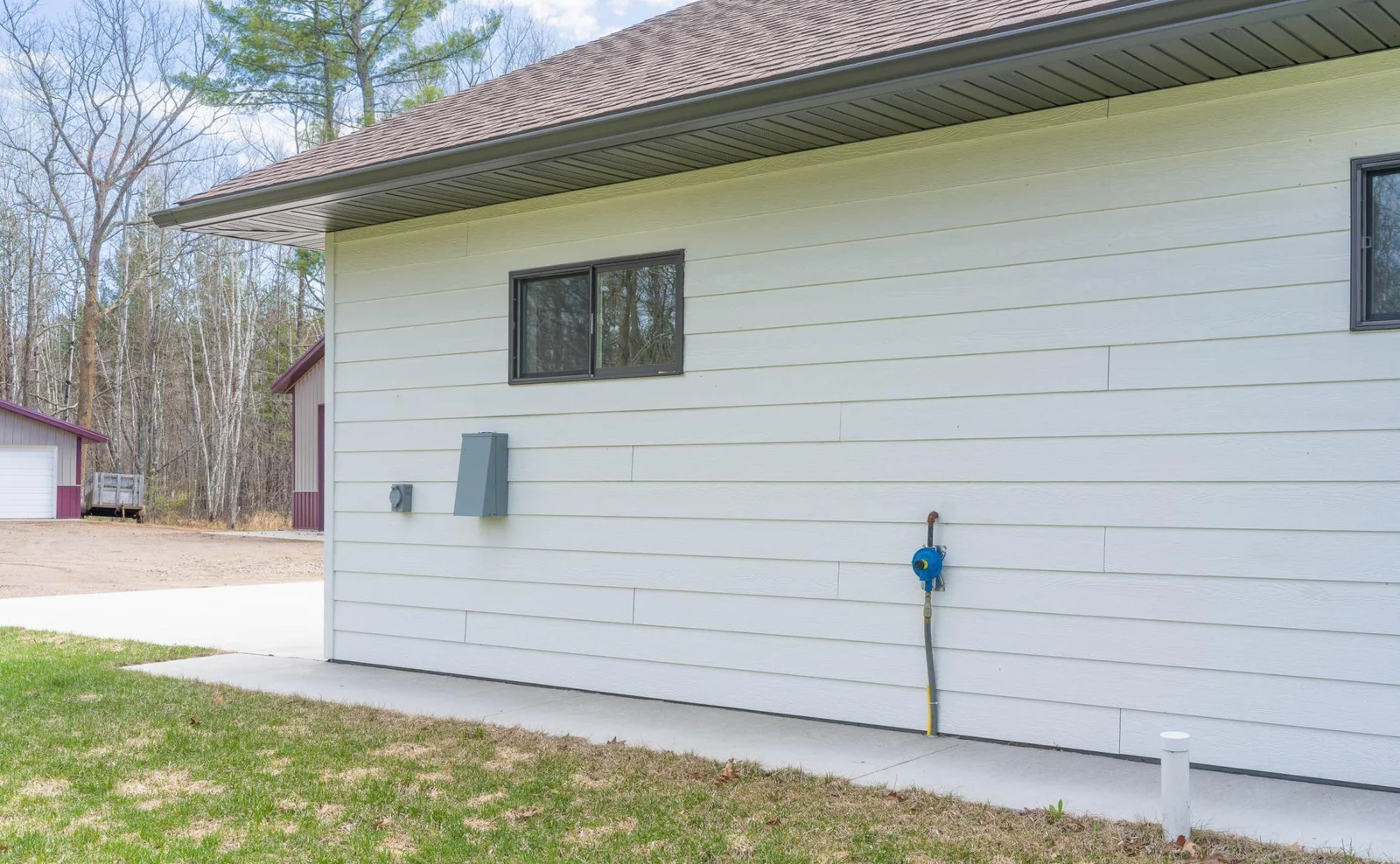 RV Hook-up, Generator hook-up - 2 ft Overhang on the house