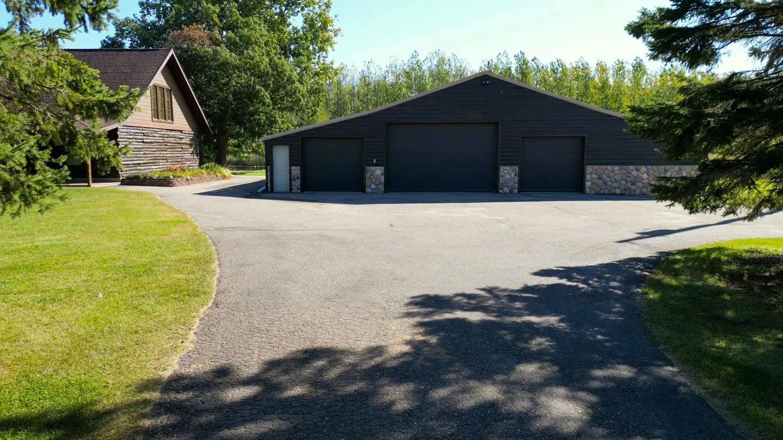 4 Garage.jpg