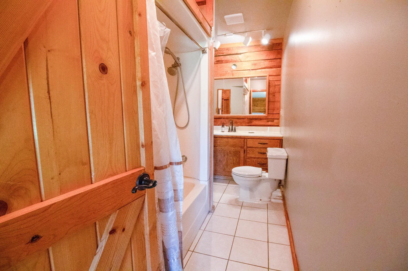 34 Bathroom 1.jpg