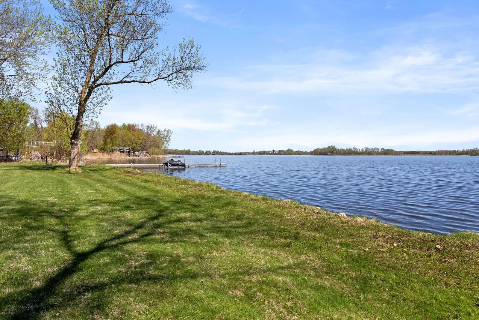 200+ feet of shoreline