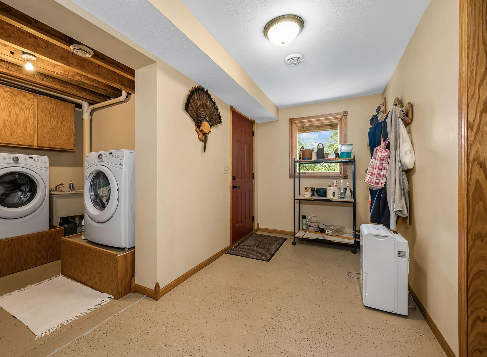 Laundry Full walkout