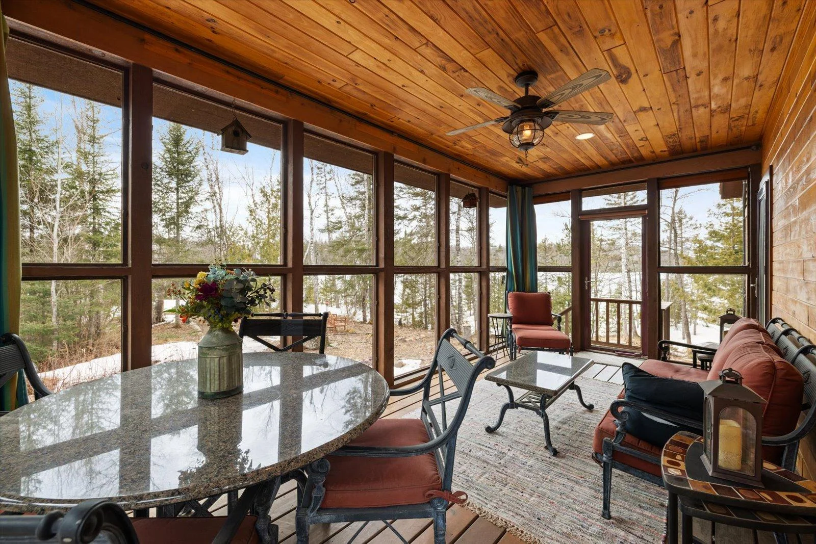 031-Screened Porch.jpg