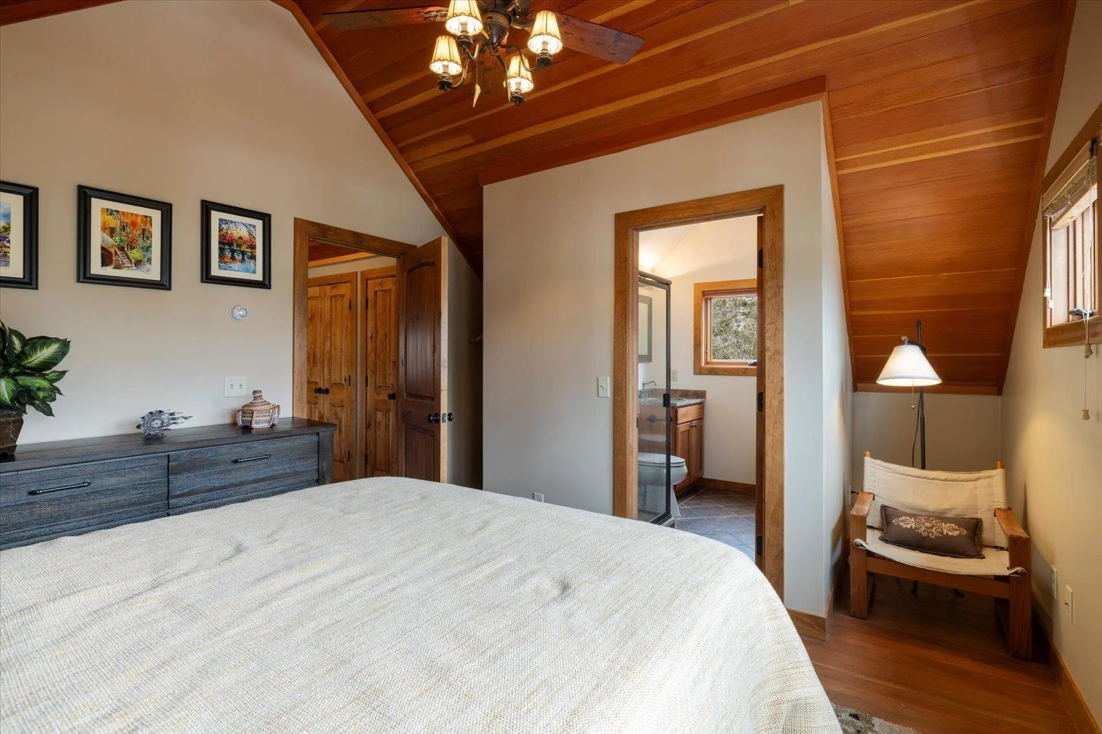 060-Interior _ 2nd Floor.jpg