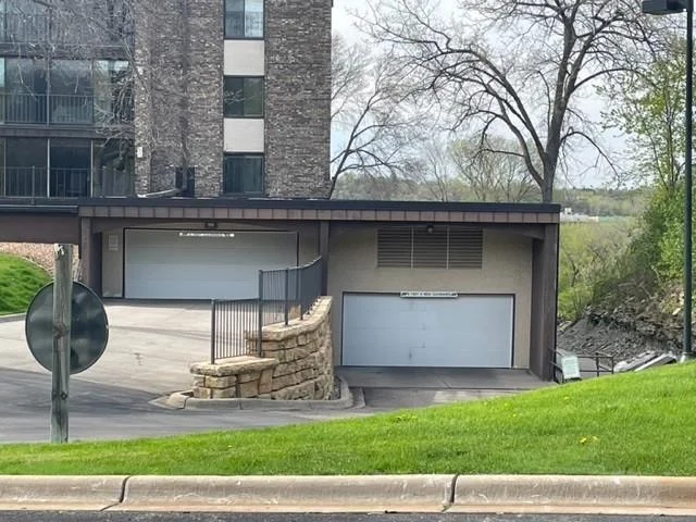 The underground garage with its secured entry simply adds to your safety and comfort.