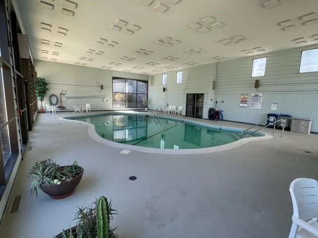 a hot tub, and a sauna.