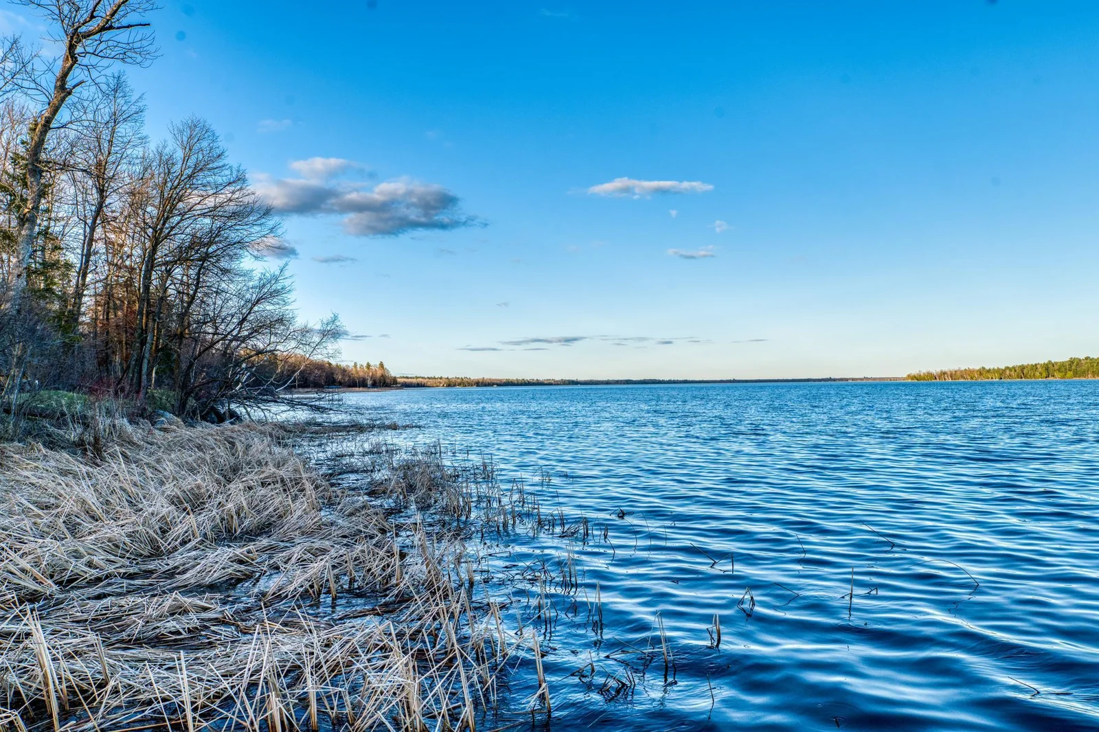 Steamboat Lake covers approximately 1,744 acres with a maximum depth of about 26 feet, making it ideal for both recreation and fishing.  The lake is connected to Leech Lake via Steamboat Bay and the Steamboat River