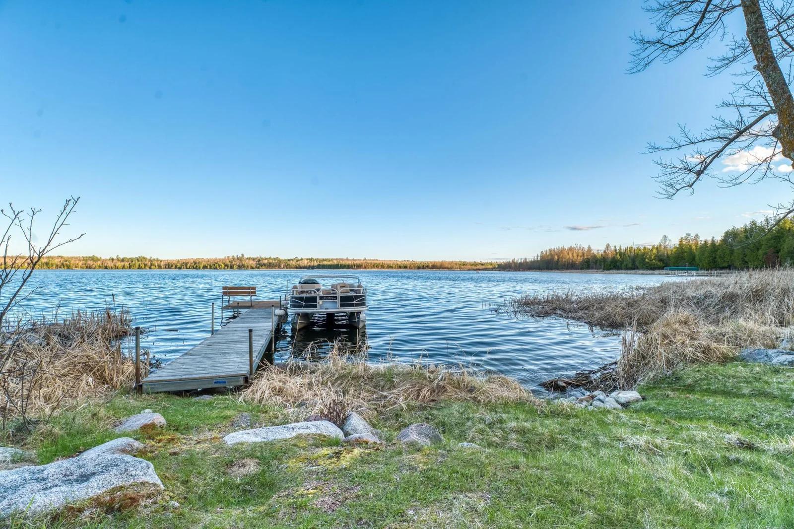 Fishing is excellent—expect to find walleye, northern pike, largemouth bass, crappie, perch, and bluegill.  The lake features clear waters and sandy bottoms in some areas, making it great for swimming and water sports.