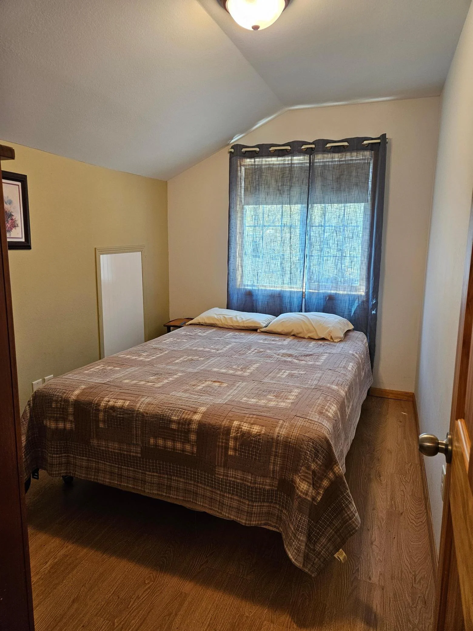 upper bedroom 2