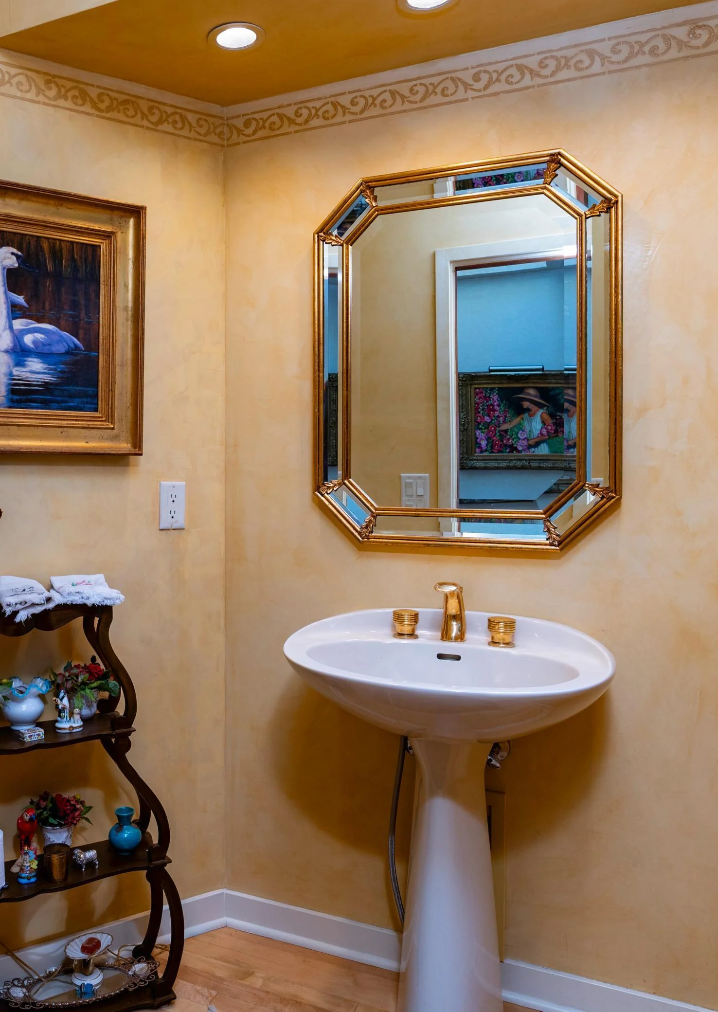 Hall powder room 2