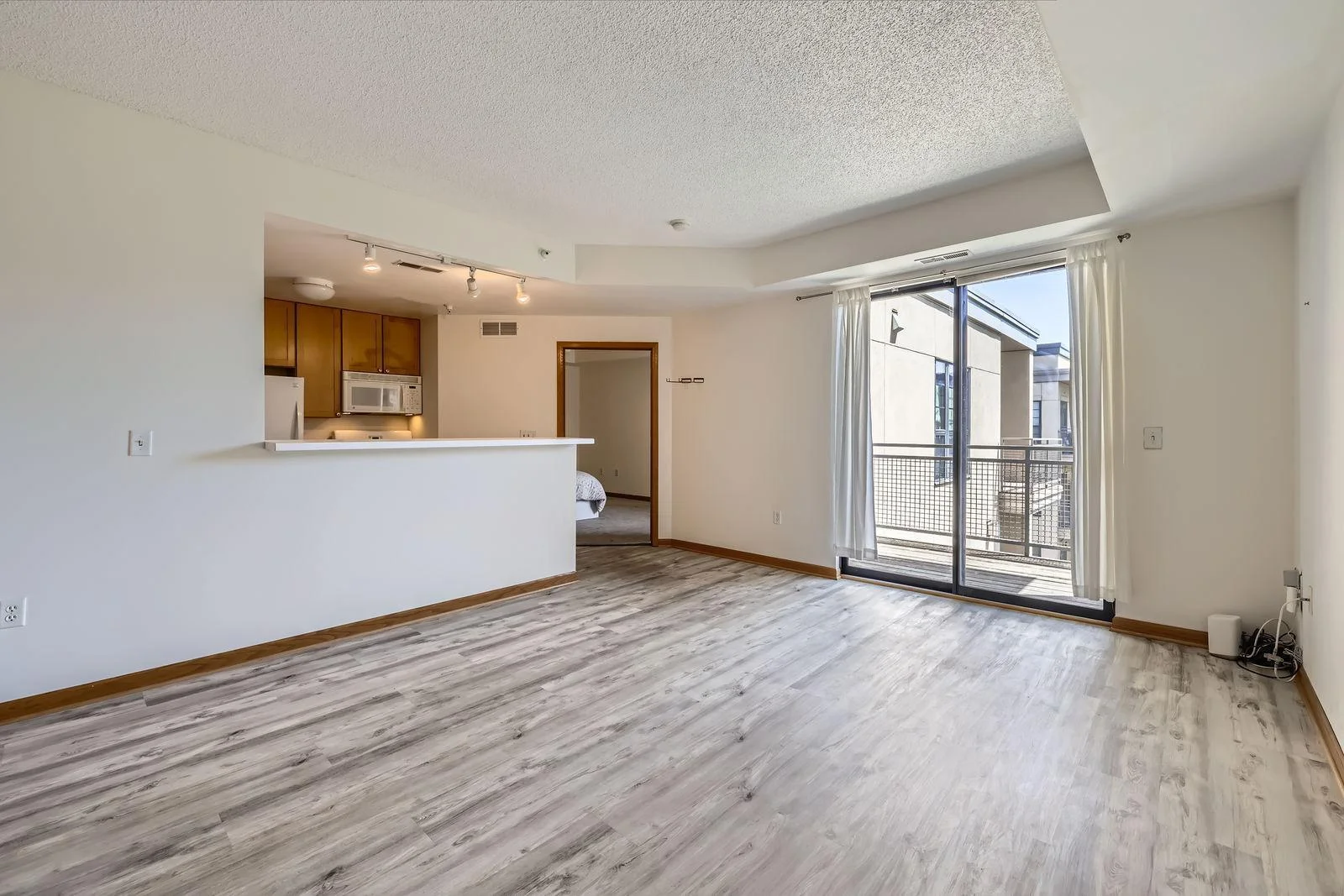 820 Emerald St SE #402 - Web Quality - 004 - 08 Living Room.jpg