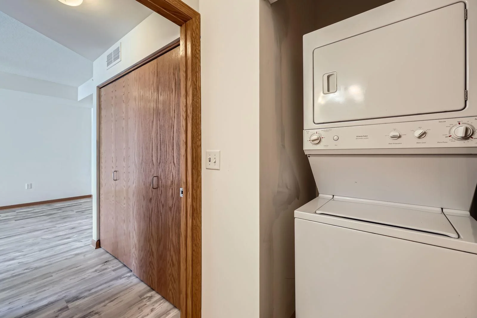 820 Emerald St SE #402 - Web Quality - 017 - 29 Bathroom.jpg