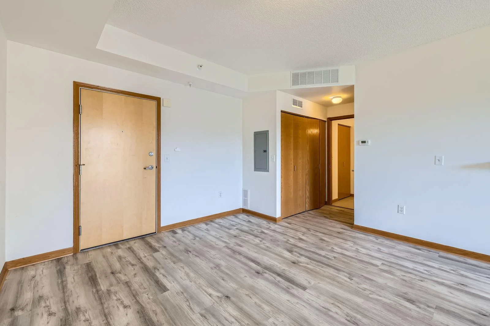 820 Emerald St SE #402 - Web Quality - 006 - 11 Dining Room.jpg