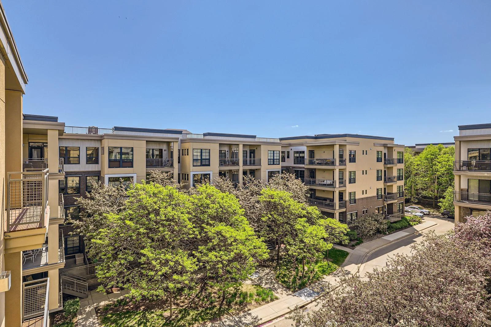 820 Emerald St SE #402 - Web Quality - 026 - 41 Views.jpg