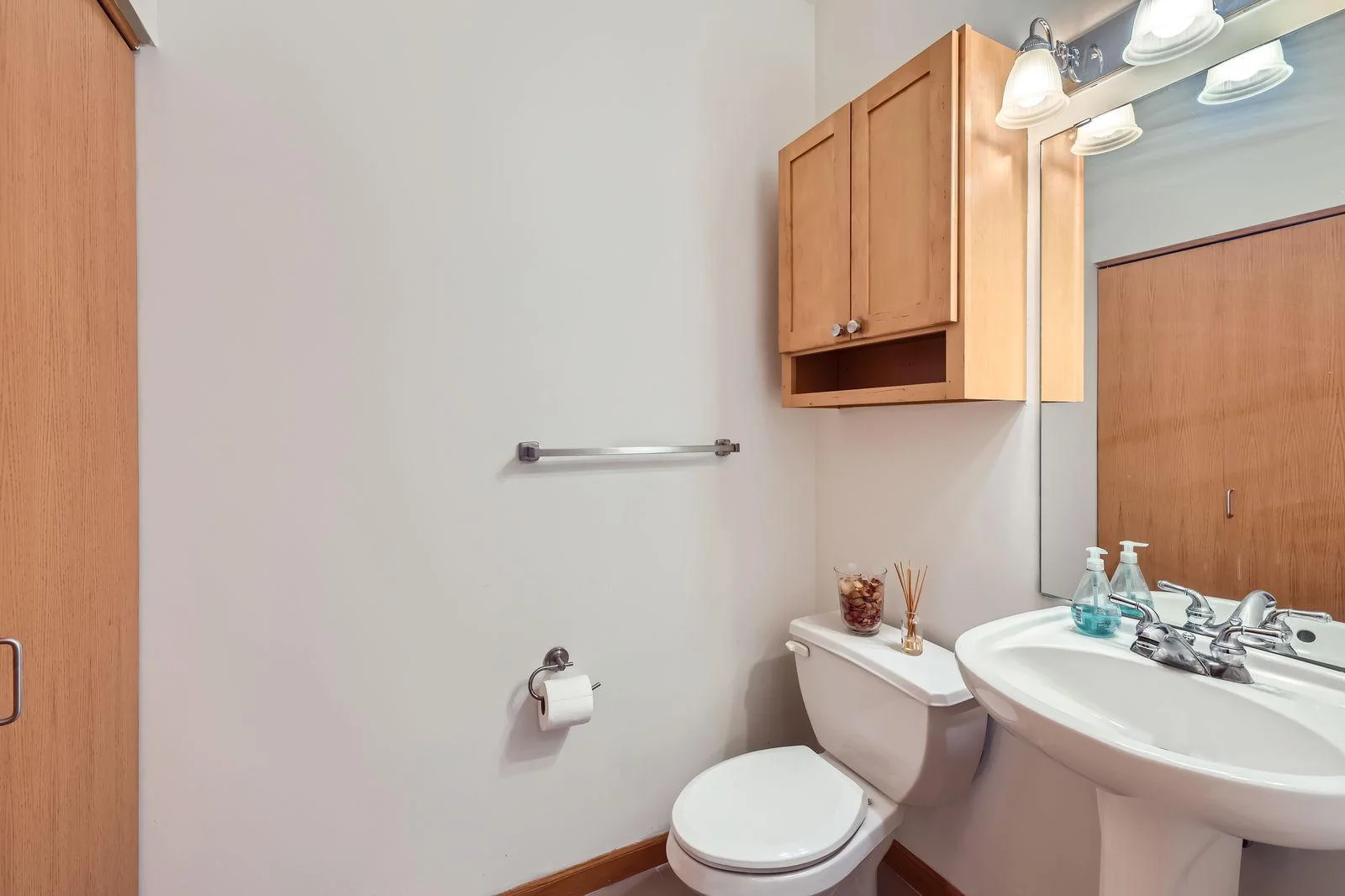 820 Emerald St SE #402 - Web Quality - 018 - 31 Bathroom.jpg