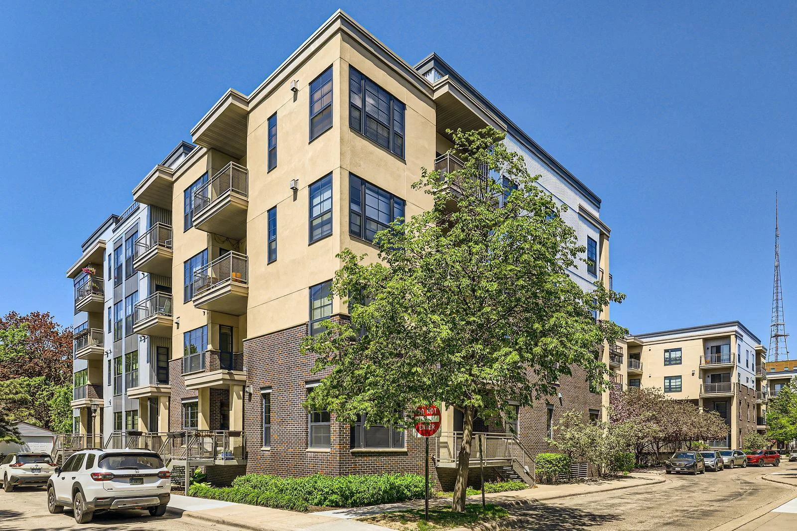 820 Emerald St SE #402 - Web Quality - 025 - 40 Exterior Rear.jpg