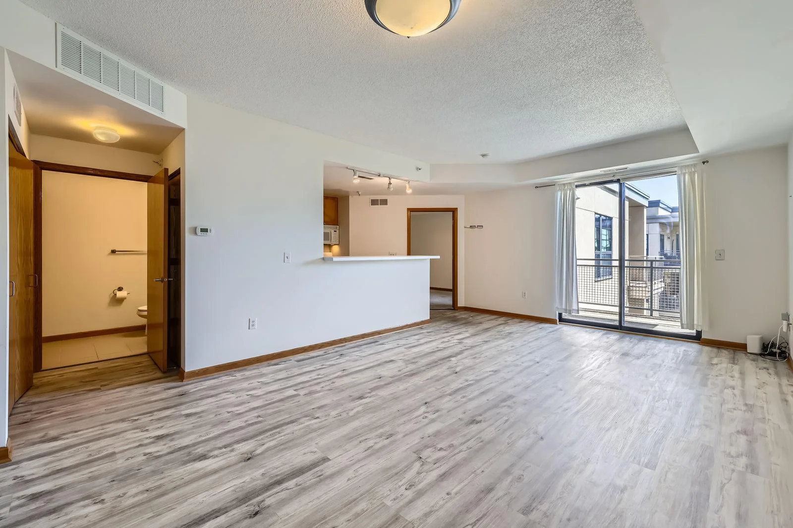 820 Emerald St SE #402 - Web Quality - 007 - 12 Dining Room.jpg