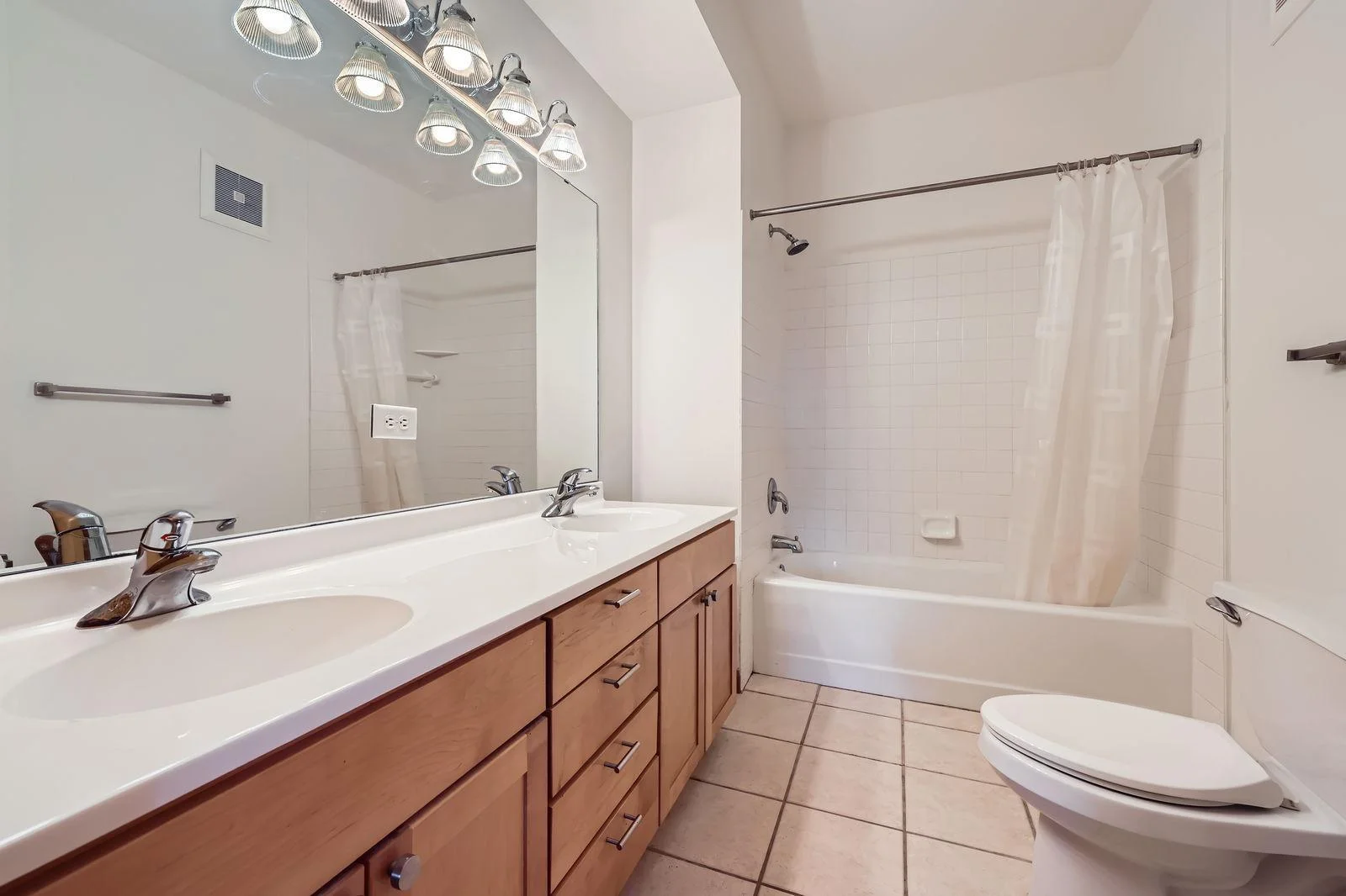 820 Emerald St SE #402 - Web Quality - 015 - 27 Primary Bathroom.jpg