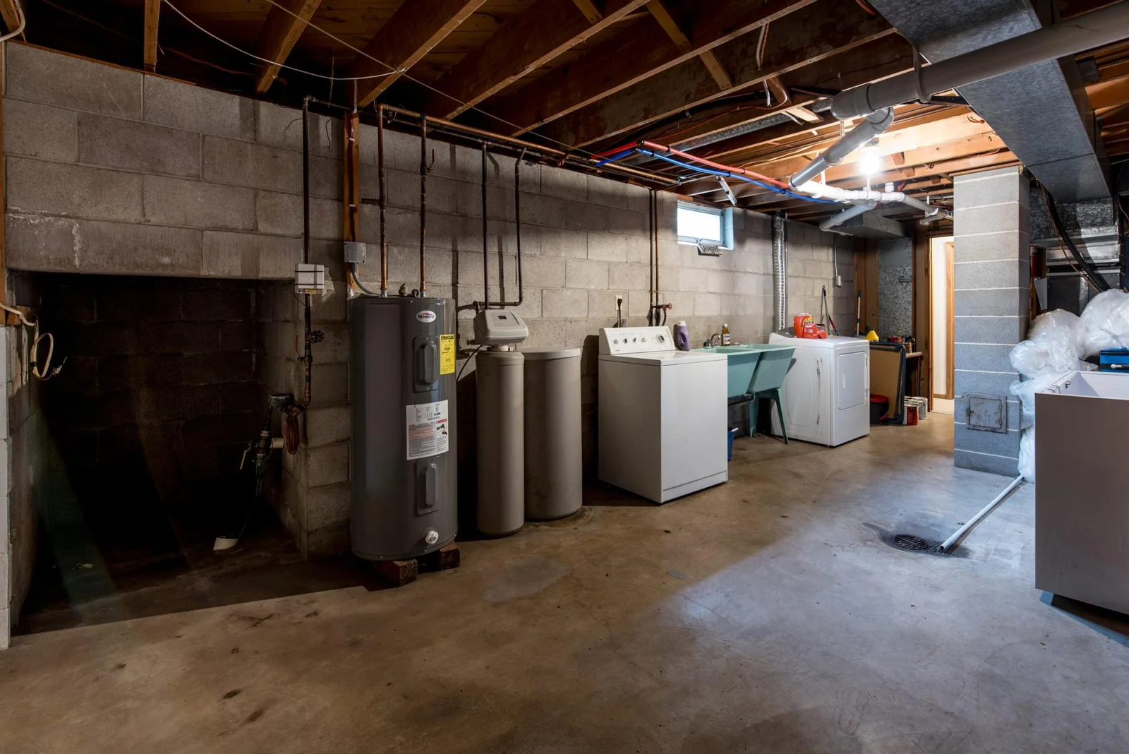 Utility room 2.jpg