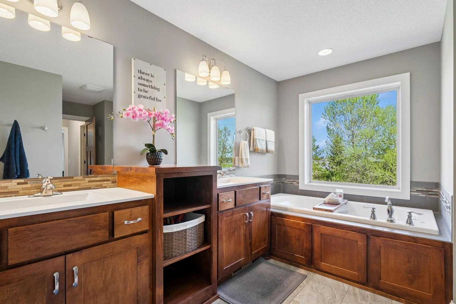 You + a glass of a cab + relaxing music + this tub after a long day = aaaahhhh. :)