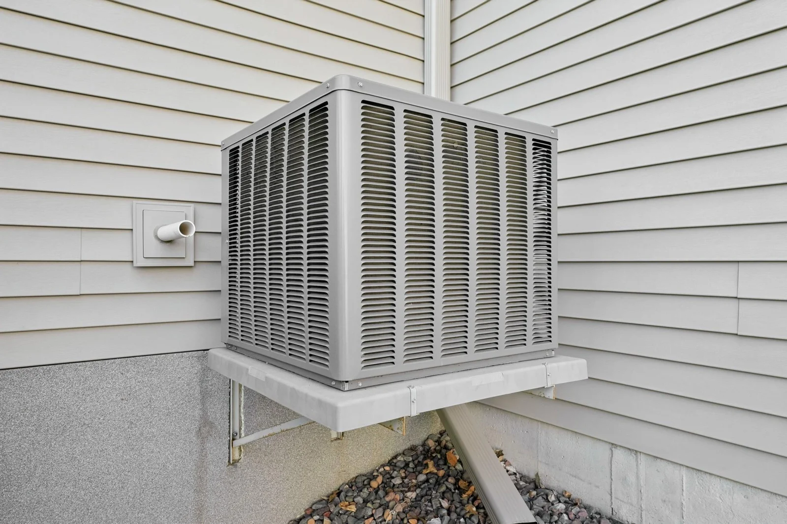 The high-efficiency AC unit is lifted on an attached mount, so it will never go out of level, ensuring optimal efficiency.