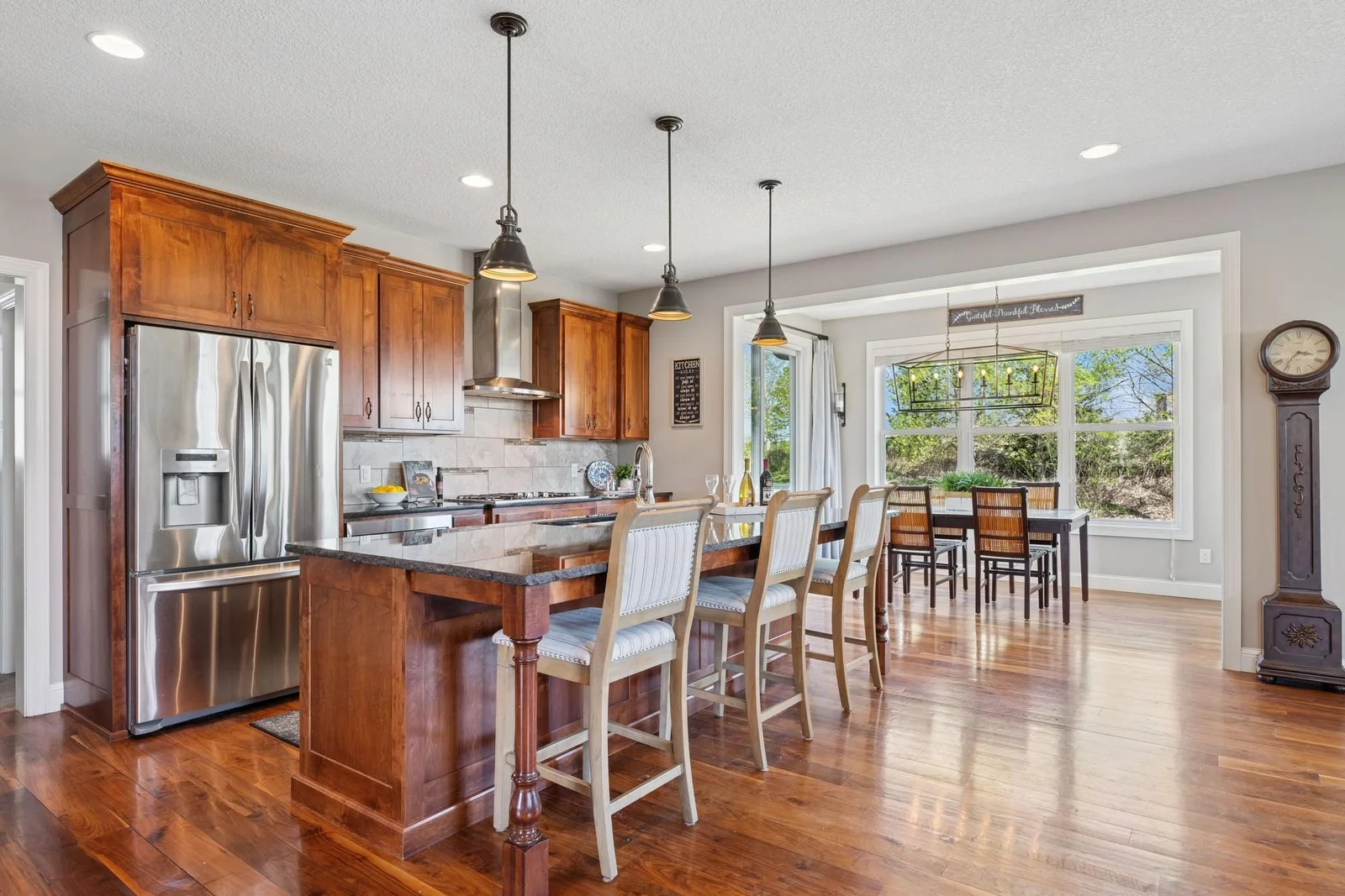 The informal dining room AND breakfast bar make quick & easy meals even quicker & easier.