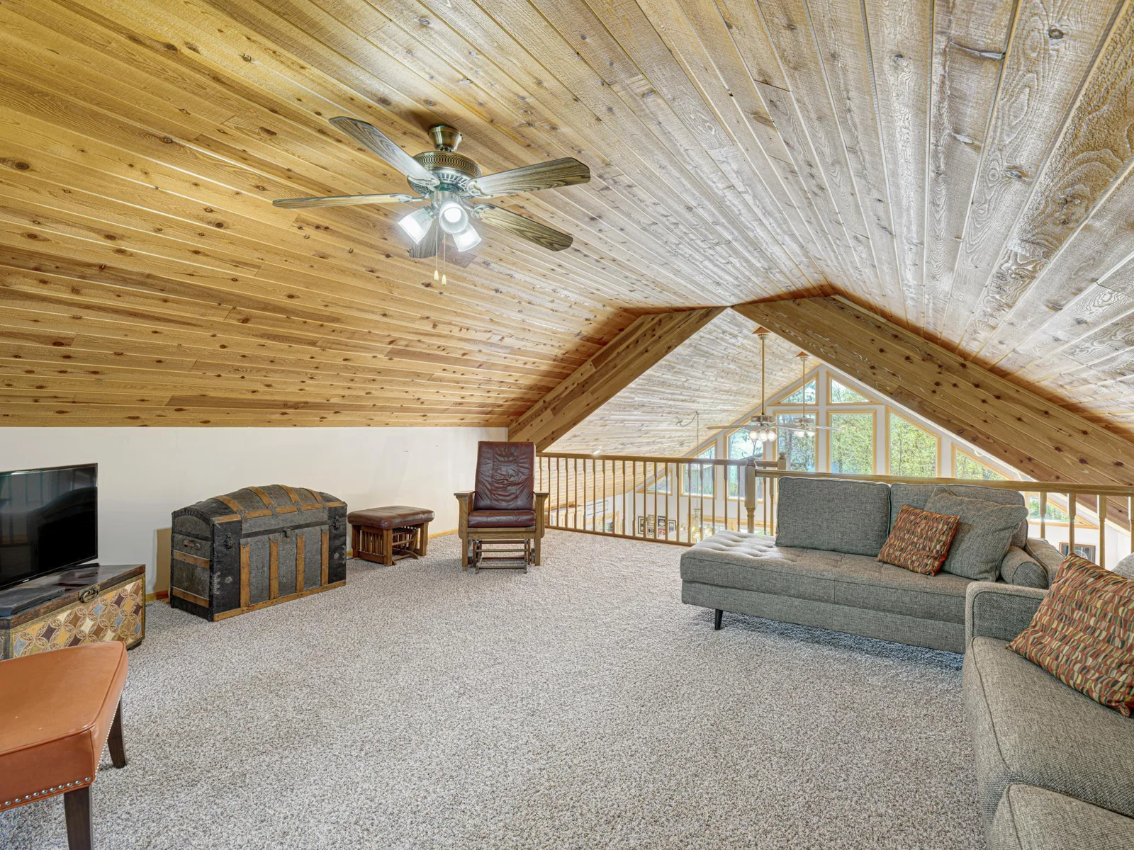 Bonus loft area for handy additional entertainment space.
