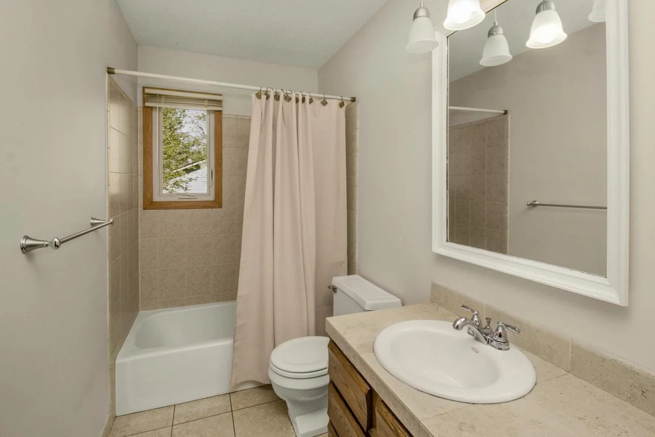 Full bath on main level.