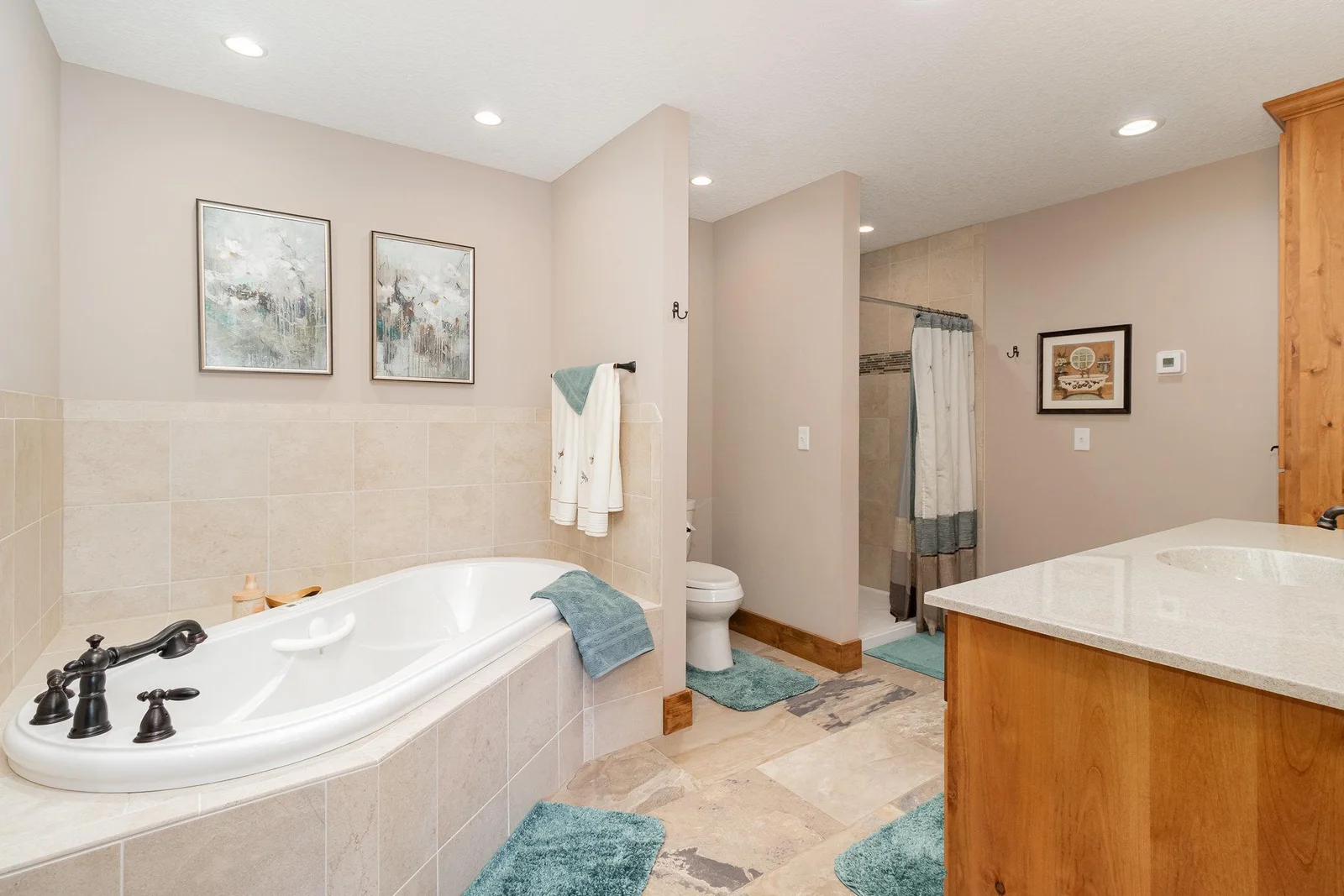 En suite complete with heated jetted tub