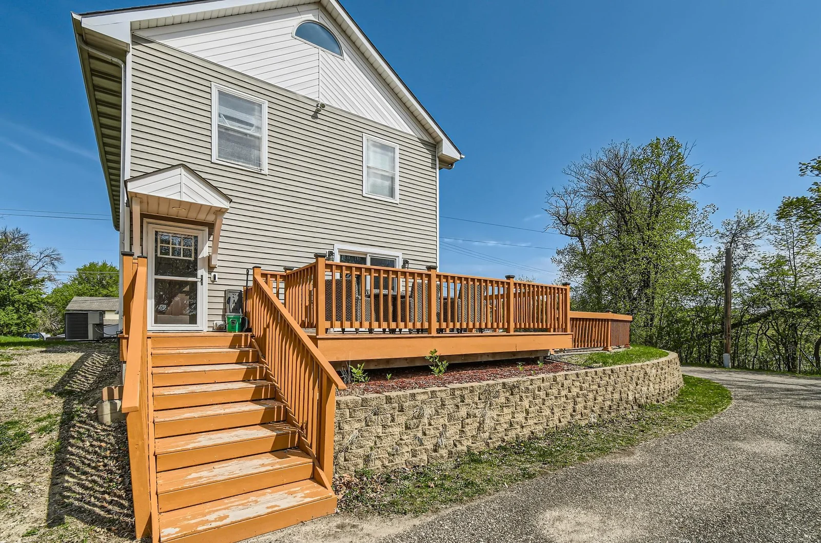 Exterior Front Entry