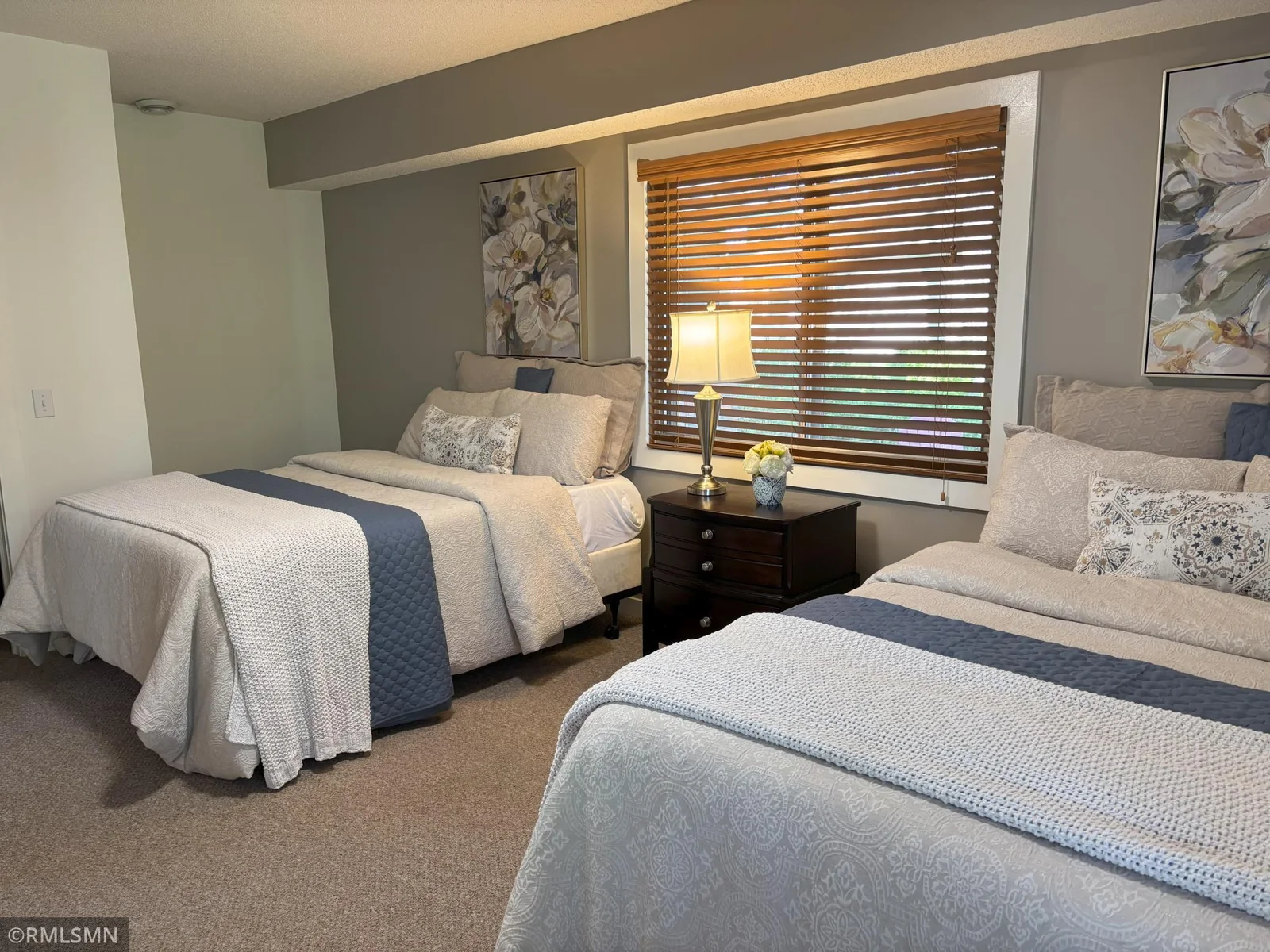 Large-sized bedroom that can fit multiple beds!