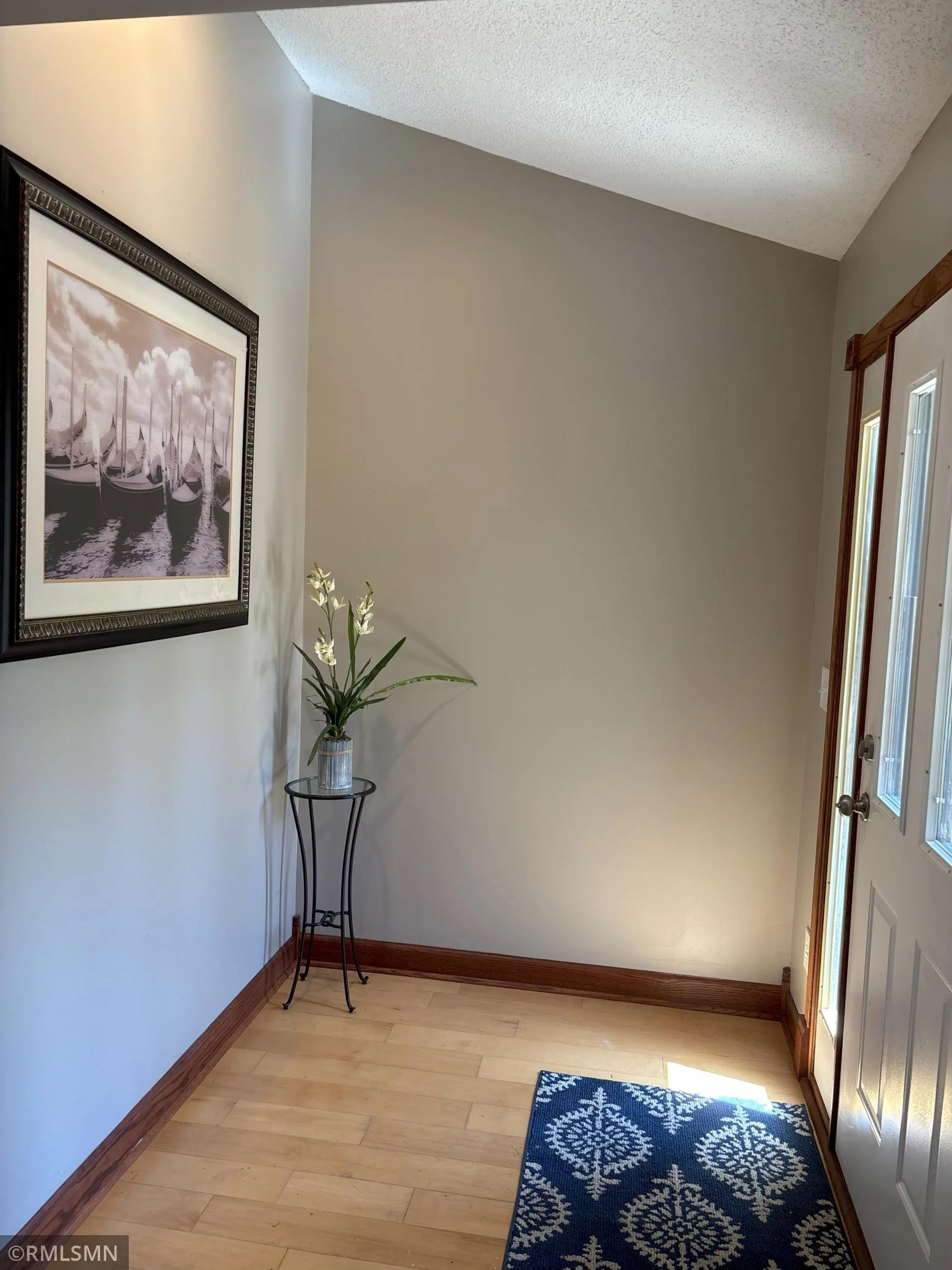 Large and inviting foyer