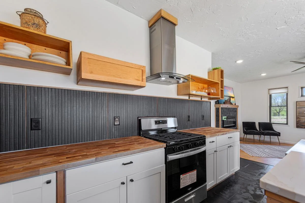 28 Kitchen.jpg