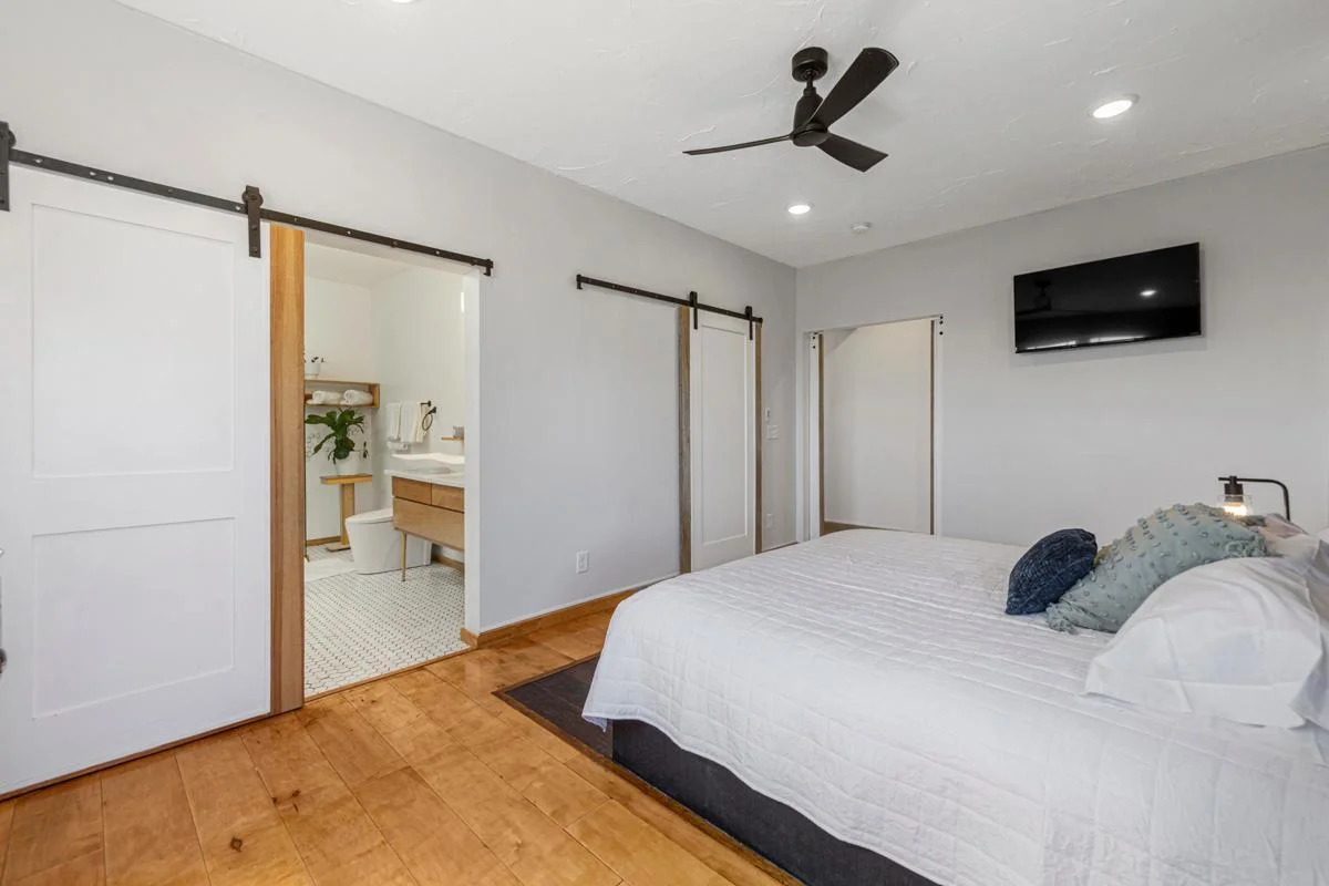 35 Main bedroom.jpg