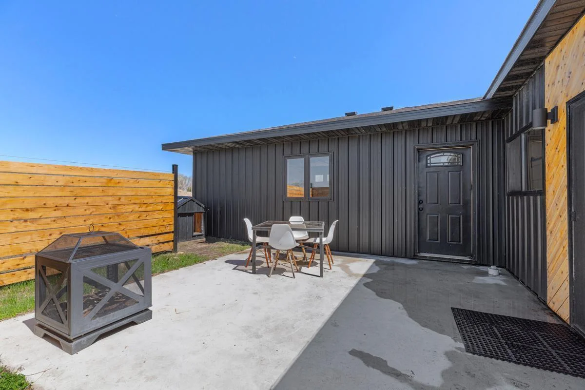 6 Patio.jpg