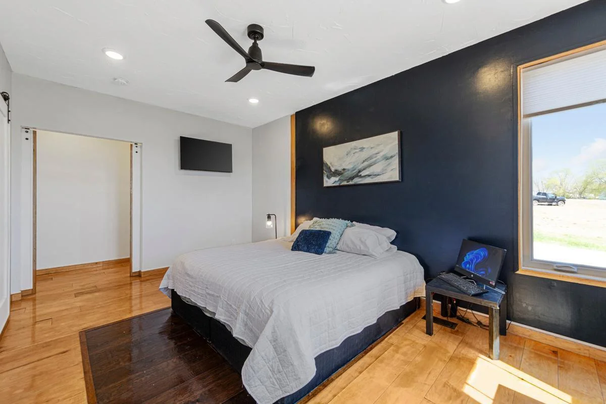 34 Main bedroom.jpg