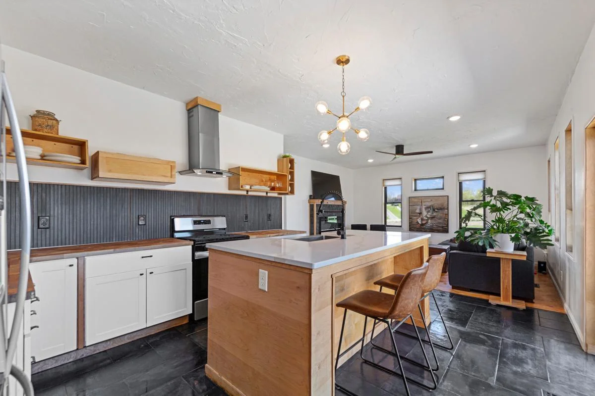 27 Kitchen.jpg