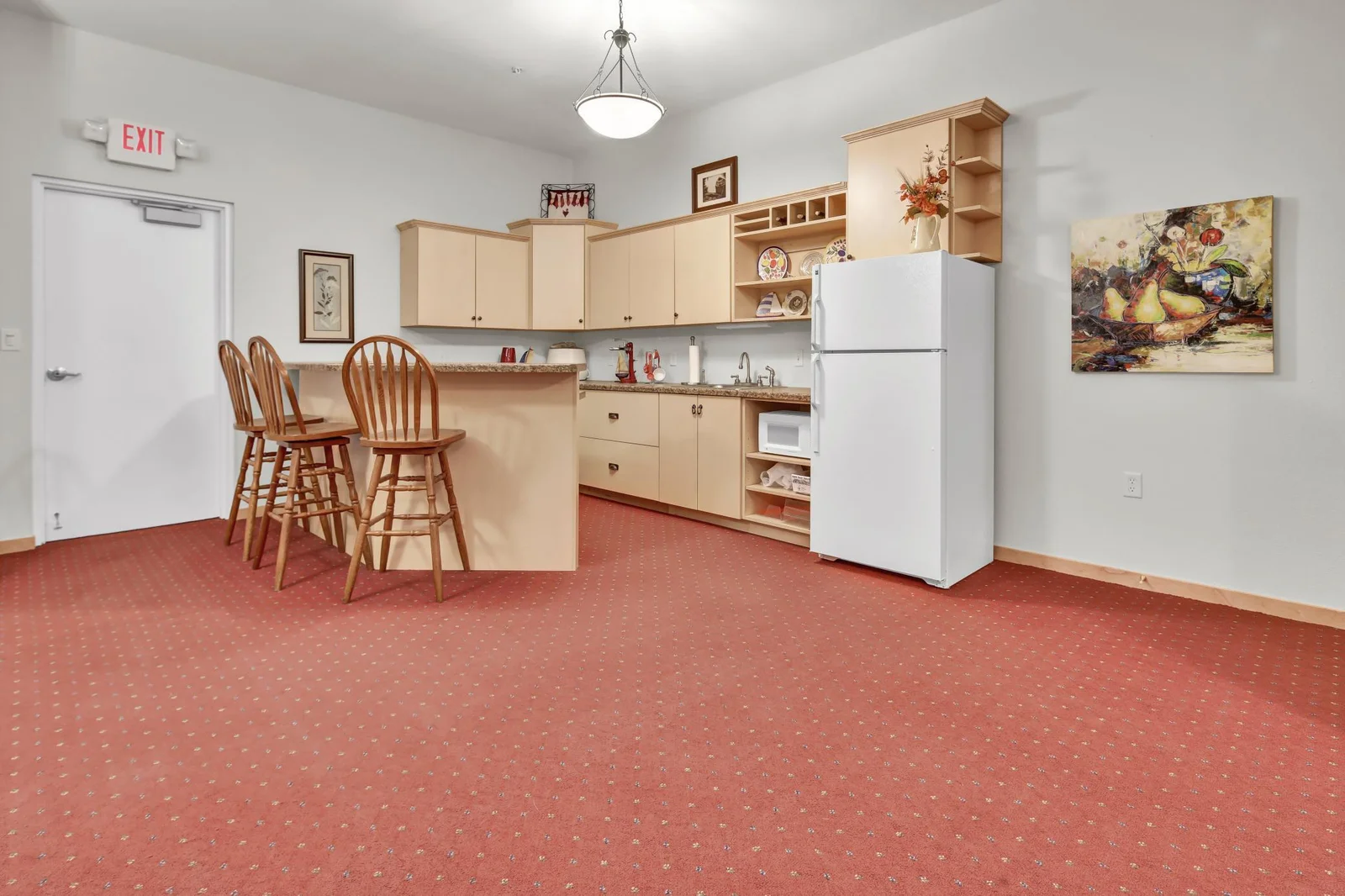 Kitchen & meeting room - common area