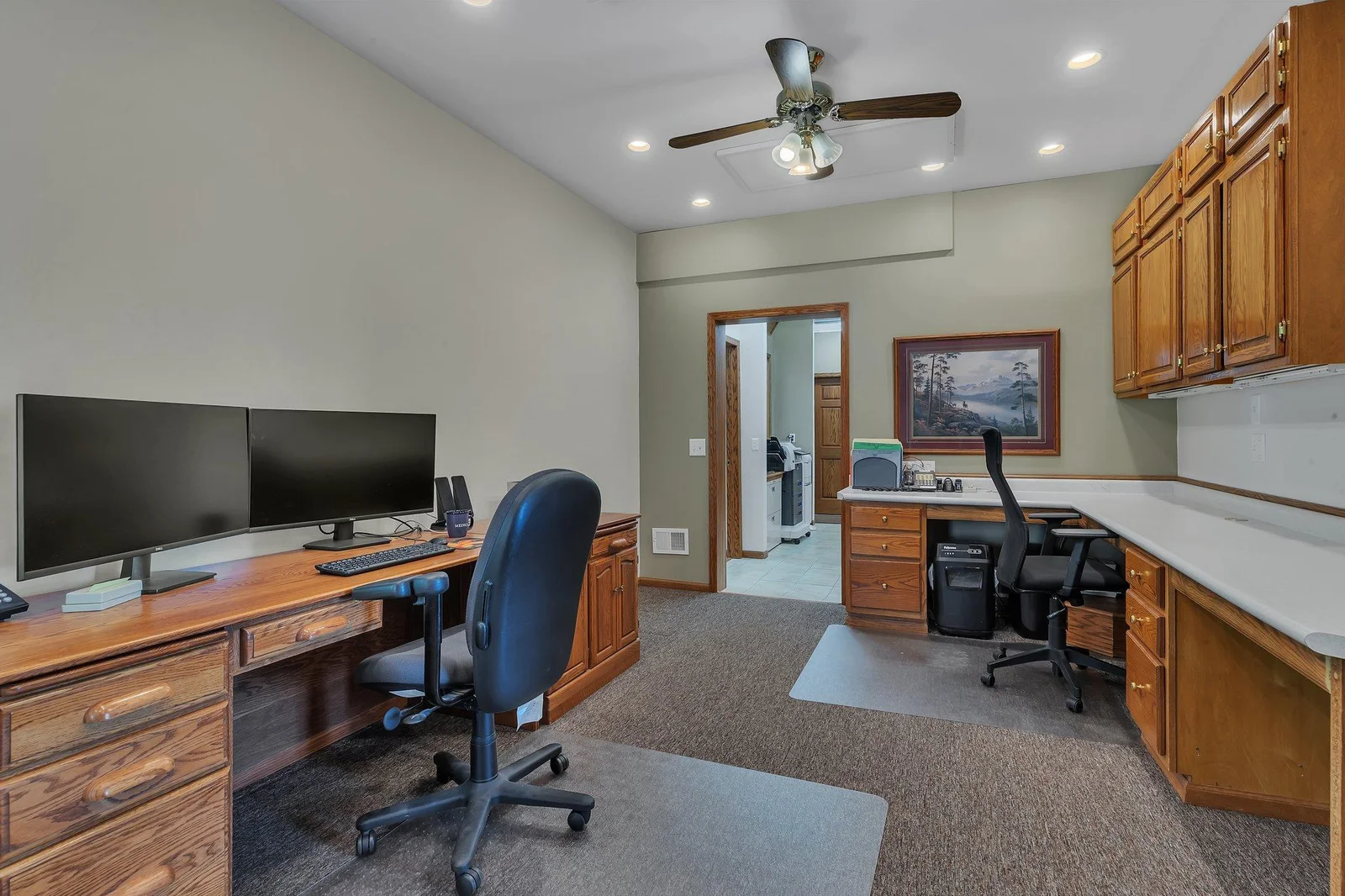 Open office. Some built-in workspaces. Alternative use ideas: bar, crafting room, gaming room. Possibilities!