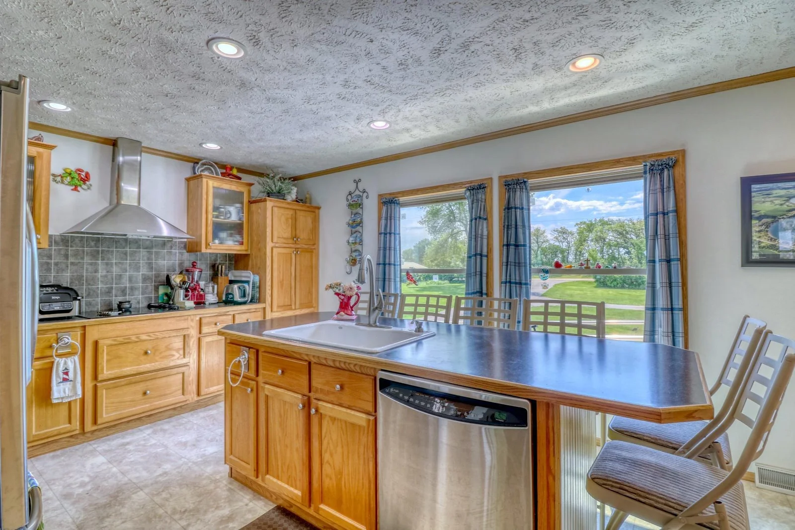 Kitchen1_0.jpg