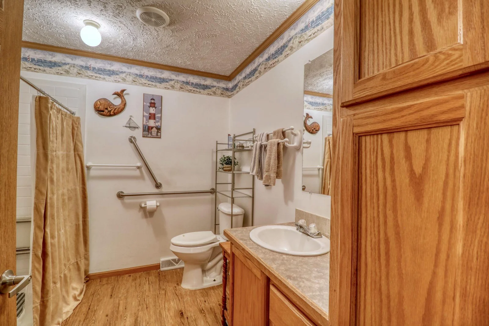 Bathroom1_1.jpg